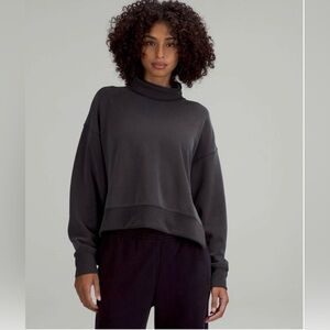 Lululemon sz 12 Softstreme Turtleneck Pullover
Black